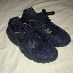 Nike huaraches size 6 kids